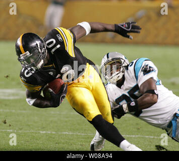 File:US Navy 110217-N-8040H-454 Jarrett Bush, a cornerback and