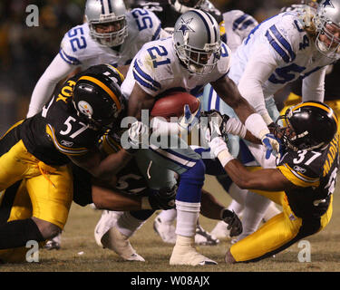 Dallas Cowboys' Adam Jones (21) plays against the Pittsburgh Steelers  during a NFL football game in Pittsburgh, Sunday, Dec. 7, 2008. The  Steelers won 20-13. (AP Photo/Gene J. Puskar Stock Photo - Alamy