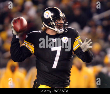 Pittsburgh Steelers quarterback Ben Roethlisberger (7) passed for 503 yards and three touchdown in the win over the Green Bay Packers at Heinz Field on December 20, 2009.     UPI Photo/Stephen Gross Stock Photo