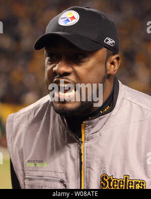 Pittsburgh Steelers head coach Mike Tomlin yells at his defense during the fourth quarter against the Green Bay Packers at Heinz Field on December 20, 2009.     UPI Photo/Stephen Gross Stock Photo