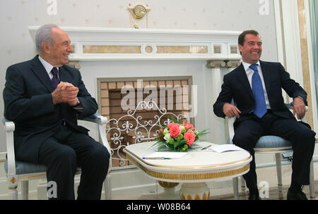 Russian President Dmitry Medvedev (R) and his Israeli counterpart Shimon Peres  meet at the President's official vacation residence of Bocharov Ruchei in the Black Sea resort of Sochi on August 19, 2009. (UPI Photo/Sergei Kuksin) Stock Photo