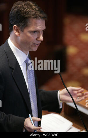 Prosecutor David Ellis gestures as he speaks at the start of Illinois Governor Rod Blagojevich's impeachment trial in Springfield, Illinois January 26, 2009. Blagojevich is charged with numerous federal corruption charges including attempting to sell the U.S. Senate seat of President Barack Obama and several state acts that the Illinois House says constitutes abuse of power and justifies his removal from the state's top office. (UPI Photo/Frank Polich) Stock Photo