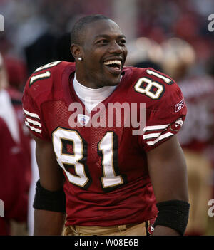 San Francisco 49ers Terrell Owens (81) jokes with the fans after