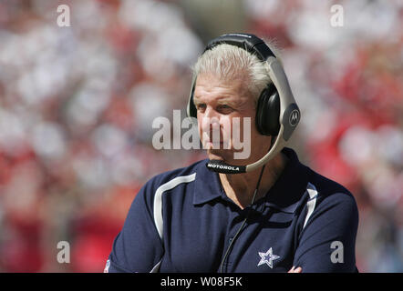 Dallas Cowboys' Head Coach Bill Parcells  watches play against the San Francisco 49ers at Monster Park in San Francisco on September 25, 2005.  (UPI Photo/Terry Schmitt) Stock Photo