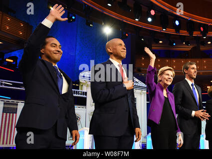 Miami, United States. 26th June, 2019. Democratic presidential candidates (from L) Julian Castro, Cory Booker, Elizabeth Warren, and Beto O'Rourke take the stage at the start of the first Democratic presidential primary debate for the 2020 election on June 26, 2019 at the Knight Concert Hall at the Adrienne Arsht Center for the Performing Arts in Miami, Florida. Credit: Paul Hennessy/Alamy Live News Stock Photo