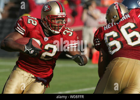 The Washington Redskins LaVar Arrington (56) comes in to make the tackle on  Kevan Barlow (32) of the San Francisco 49ers in the third quarter on  October 23, 2005 in a game