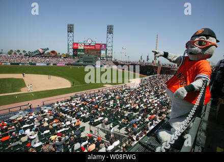 Lou seal hi-res stock photography and images - Alamy