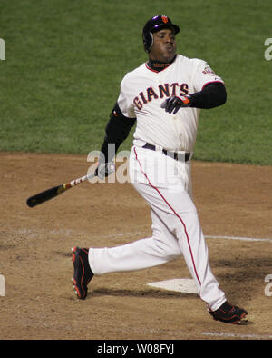 Barry Bonds 700th Home Run (#1)/ swing Fine Art Print by Unknown at