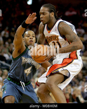 Golden State Warriors Josh Powell (21) drives to the hoop past Minnesota Timberwolves Randy Foye (4) in the fourth period at the Oracle Arena in Oakland, California on April 15, 2007.  The Warriors defeated the Wolves 121-108 to stay in the playoff hunt.  (UPI Photo/Terry Schmitt) Stock Photo