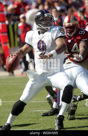 30 September 2007: Baltimore Ravens Steve McNair under pressure