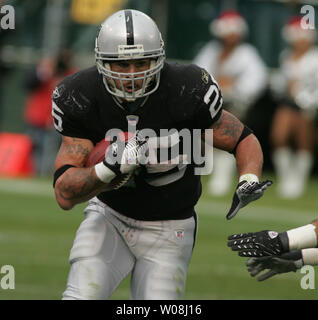 Oakland raiders defensive end hi-res stock photography and images - Page 2  - Alamy