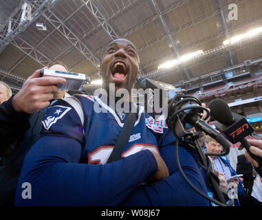 New England Patriots wide receiver Donte' Stallworth (19) makes a one  handed catch in front of Houston Texans cornerback Brandon Harris on a  63-yard touchdown reception in the third quarter at Gillette