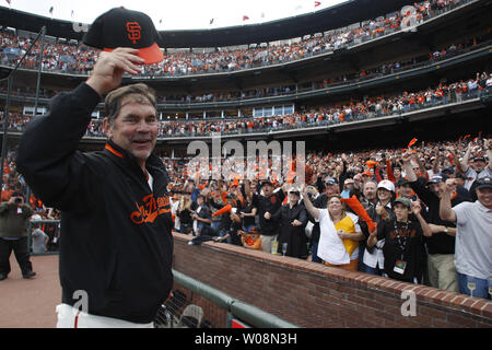 Giants top Red Sox, earn manager Bruce Bochy his 2,000th career win