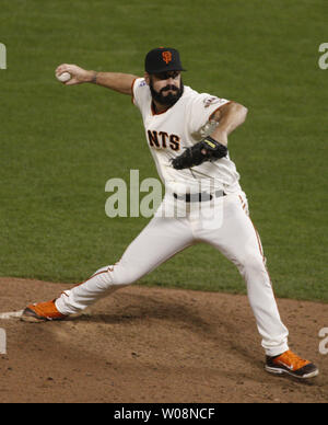 Brian Wilson celebrates after striking out Nelson Cruz to end Game