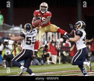 San Francisco 49ers Vernon Davis (85) leaps high to snatch a Troy