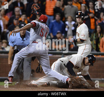 Cincinnati Reds shade Chicago Cubs' Aroldis Chapman during World Series 