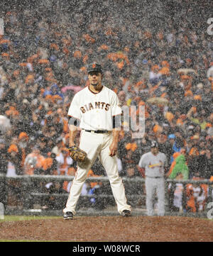 Takeover] Javier Lopez takes the mound in the rain, 2012 NLCS : r/baseball