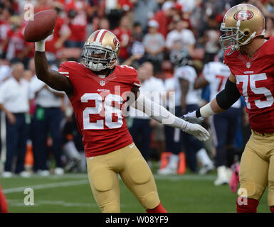 San Francisco 49ers tight end Vernon Davis (85) grabs a 24 -yard pass  against Baltimore Ravens safety Ed Reed during the first quarter of Super  Bowl XLVII at the Mercedes-Benz Superdome on