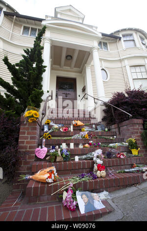 A makeshift shrine to Robin Williams grows at the San Francisco Victorian house used in the 1993 movie 'Mrs. Doubtfire' on August 12, 2014. Williams died of asphyxia after hanging himself August 11. He was 63.     UPI/Terry Schmitt Stock Photo