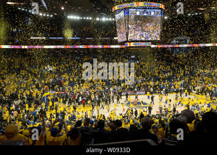 October 29, 2010; Oakland, CA, USA; Golden State Warriors point guard Jeremy  Lin (7) during the fourth quarter against the Los Angeles Clippers at  Oracle Arena. The Warriors defeated the Clippers 109-91 Stock Photo - Alamy