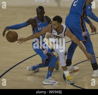 Golden State Warriors guard Dennis Schroder, right, moves the ball ...