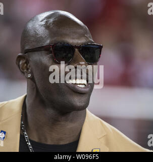 Terrell Owens receives Hall of Fame ring, unveils bust at 49ers