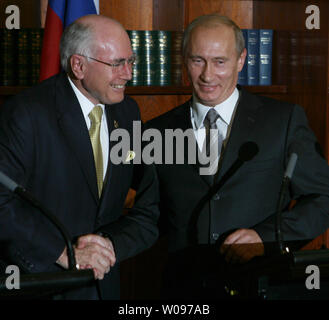 Russian President Vladimir Putin (R) and Australian Prime Minister John Howard shake hands following a joint news conference in Sydney on September 7, 2007. Putin is attending the Asia-Pacific Economic Cooperation (APEC) summit. (UPI Photo/Anatoli Zhdanov) Stock Photo