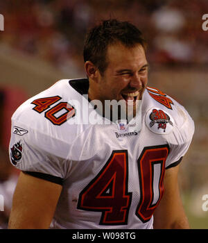 Tampa Bay Buccaneers' tight end Dave Moore (83) fullback Mike