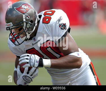 Tampa Bay Buccaneers' wide receiver Michael Clayton (80) advances the ball  during the third quarter in a game against the Baltimore Ravens at Raymond  James Stadium in Tampa, Florida September 10, 2006. The Ravens shut out the  Buccaneers 27-0