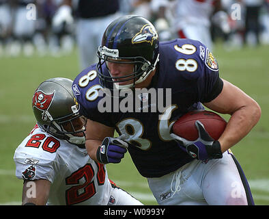 Baltimore Ravens tight end Todd Heap (86) catches a pass for a 37-yard gain  in the third quarter against New York Jets cornerback David Barrett (36) on  September 16, 2007 at M&T