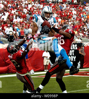 Tampa Bay Buccaneers safety John Howell (38) drives against pressure from  Atlanta Falcons safety Cory Hall (27) at the Georgia Dome in Atlanta,  Sunday, Nov. 14, 2004. (AP Photo/John Amis Stock Photo - Alamy