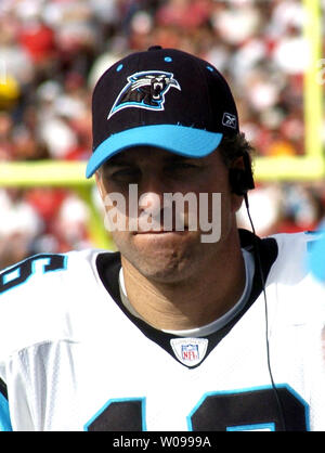 Carolina Panthers' quarterback Vinny Testaverde (16) watches from the sideline as his team takes on the Tampa Bay Buccaneers at Raymond James Stadium in Tampa, Florida on December 30, 2007. Testaverde, 44, is retiring after today's game. He holds the NFL record for throwing at least one touchdown pass in 21 straight seasons. The Panthers beat the Buccaneers 31-23.    (UPI Photo/John Stuper) Stock Photo