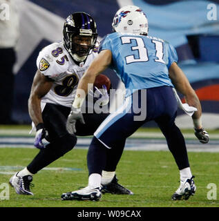 Tennessee Titans cornerback Cortland Finnegan (31) stops Baltimore Ravens wide receiver Derric Mason (85)  for no gain during the AFC Divisional playoff game at LP Field in Nashville, Tennessee on January 10, 2009. (UPI Photo/Frederick Breedon IV) Stock Photo