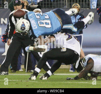 Tennessee Titans tight end Alge Crumpler (83) is tackled by St. Louis ...