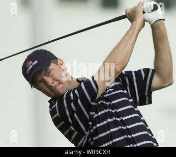 U.S. golfer Davis Love III watches his tee shot on the first hole during the final practice round for the 2004 Ryder Cup Matches at Oakland Hills Country Club in Bloombfield Township, Michigan on Thursday, Sept. 16, 2004. Match play starts Friday, Sept. 17th. (UPI Photo/Tannen Maury) Stock Photo