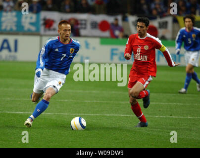 Hidetoshi Nakata (MF) dashes towards the goal past Bahrain's defense during the World Cup Asian Qualifiers game between Japan and Baharain on March 30, 2005 at the Saitama Stadium in Japan. (UPI photo/Keizo Mori) Stock Photo