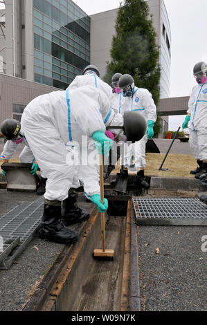 Member of Japan's Ground Self Defense Force decontaminate at the city office of Namie Machi,  8 kilometers from the Fukushima Dai-ichi nuclear power plant in Fukushima prefecture, Japan, on December 8, 2011. About 900 members of Japan's GSFD started a two-week decontamination operation.   UPI/Keizo Mori Stock Photo