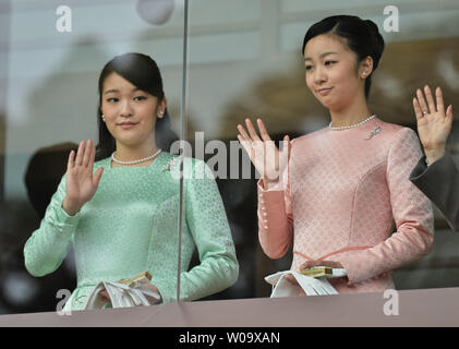 Japan's Princess Kako (R) and Princess Mako wave to well-wishers during a New Year greeting at the East Plaza, Imperial Palace in Tokyo, Japan, on January 2, 2015.     UPI/Keizo Mori Stock Photo