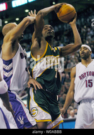 https://l450v.alamy.com/450v/w0abbb/seattle-supersonics-rashard-lewis-looks-to-take-a-shot-at-the-basket-as-toronto-raptors-loren-woods-defends-and-vince-carter-looks-on-in-the-background-during-first-quarter-action-at-the-air-canada-center-november-19-2004-in-toronto-canada-upi-photochristine-chew-w0abbb.jpg