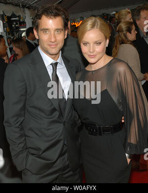 Clive Owen (L) and Abbie Cornish arrive at Roy Thomson Hall for the world premiere of 'Elizabeth: The Golden Age' during the Toronto International Film Festival in Toronto, Canada on September 9, 2007. (UPI Photo/Christine Chew) Stock Photo