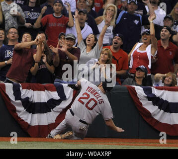 Pittsburgh Pirates Fan Catches Foul Ball with Ridiculous