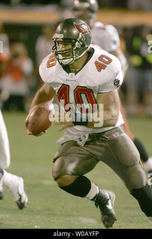 Tampa Bay Buccaneers' fullback Mike Alstott hugs Denver Broncos' John  Lynch, who is a former Buccaneer