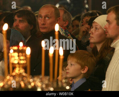 Russian President Vladimir Putin attends a Christmas Eve service at a church in the ancient Russian town of Veliky Ustyug, in the Vologda region, about 300 miles (500 km) north of Moscow on January 6, 2008. The Russian Orthodox Church celebrates Christmas on January 7. (UPI Photo/Anatoli Zhdanov) Stock Photo