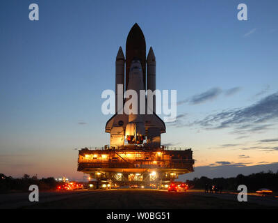 Space shuttle Discovery moves to launch pad 39A on top the crawler transporter in preparation for mission STS-119 at Kennedy Space Center in Cape Canaveral, Florida, January 14, 2009. NASA is planning to launch Discovery on February 12, 2009 (UPI Photo/Troy Cryder/NASA) Stock Photo