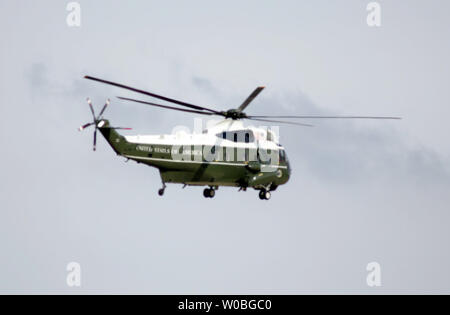 President George W. Bush departs the TSTC airport in Waco, Texas aboard Marine One on June 15, 2007 to spend the Fathers Day weekend at his ranch in Crawford, Texas. (UPI Photo/Ron Russek II) Stock Photo