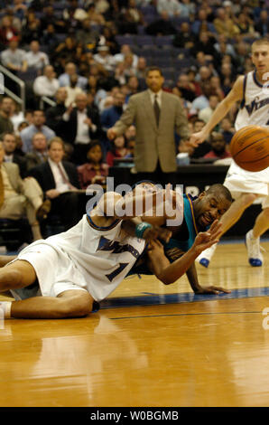 Baron Davis of the New Orleans Hornets during 109-80 loss to the Los  Angeles Clippers at the Staples Center on Monday, Dec. 15, 2003 in Los  Angeles. Photo via Newscom Stock Photo - Alamy