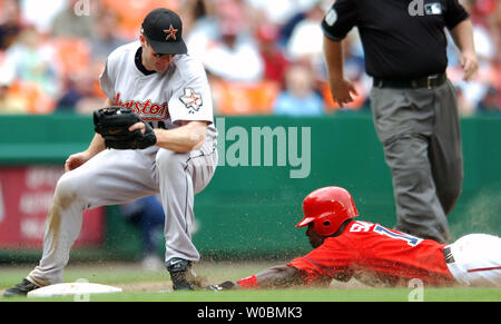 The Washington Nationals Alfonso Soriano (12) is congratulated by