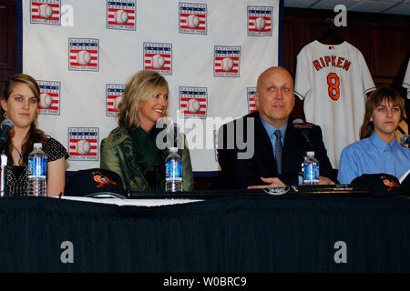 Kelly ripken and cal ripken hi-res stock photography and images