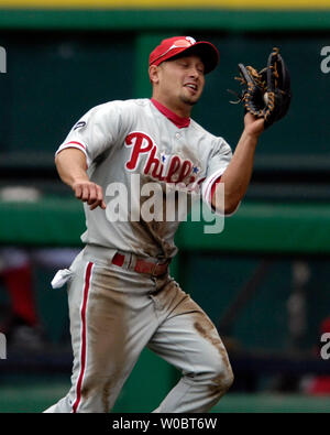 Philadelphia Phillies right fielder Shane Victorino makes a running catch in the first inning on a fly ball hit by Washington Nationals shortstop Felipe Lopez on April 19, 2007 at RFK Stadium in Washington.  The Phillies defeated the Nationals 4-2.  (UPI Photo/Mark Goldman) Stock Photo