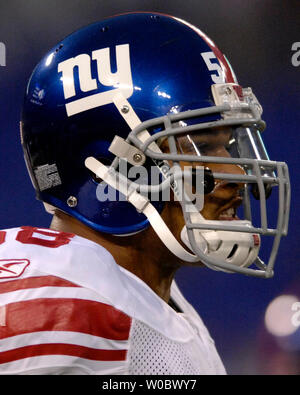 The New York Giants linebacker Antonio Pierce warms up prior to the game against the Baltimore Ravens on August 19, 2007 in a pre season game at M&T Bank Stadium in Baltimore, Maryland.  (UPI Photo/ Mark Goldman) Stock Photo